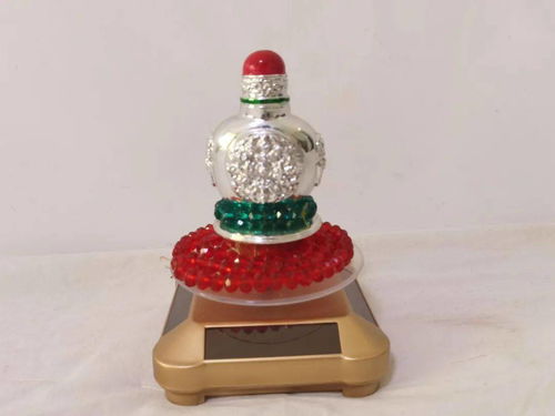 八旬老人施巧手 廢品變身工藝品 工藝美術彩燈制造