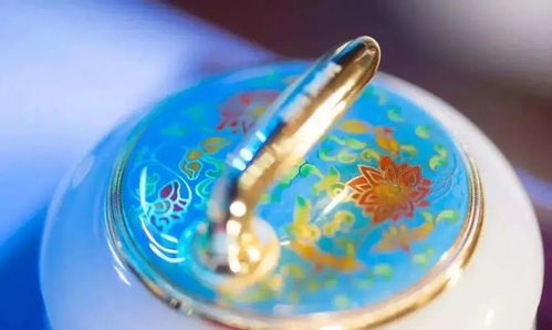 冰與火的碰撞，五壺臨門——景泰藍與和田玉冰壺，以工藝美術彩燈之光見證冬奧榮耀